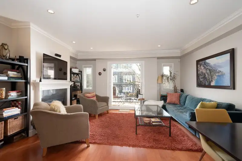 4 1135 BARCLAY STREET - photo 2 of 19