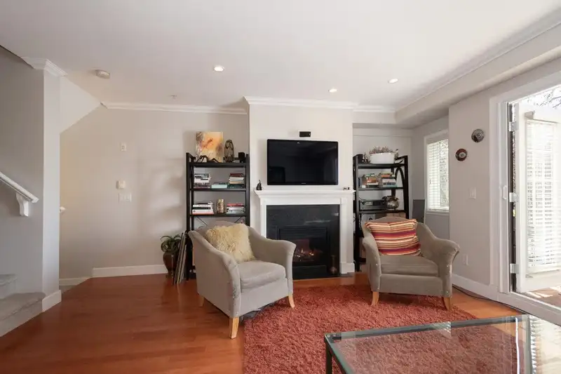 4 1135 BARCLAY STREET - photo 4 of 19