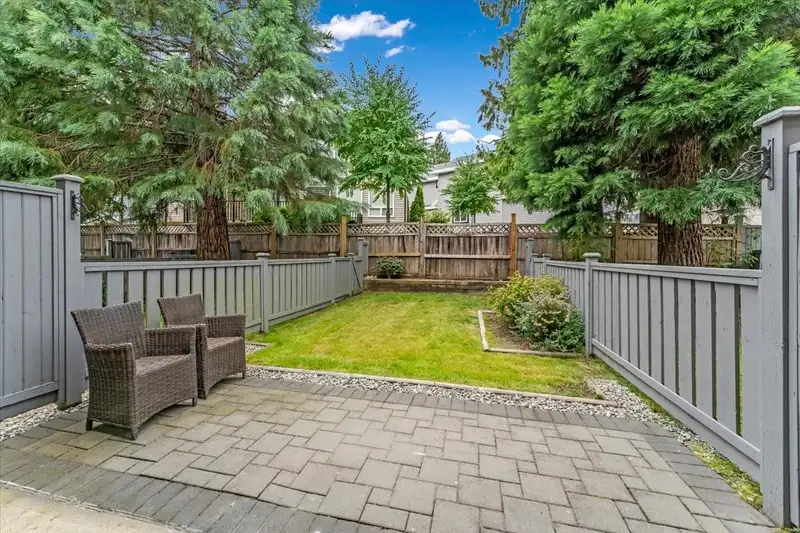 54 5957 152 STREET - photo 1 of 32