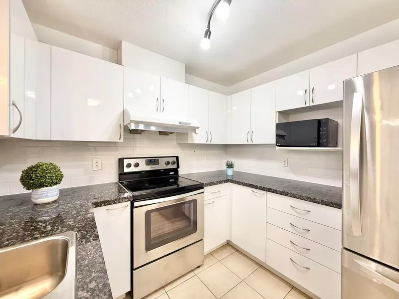 302 8200 JONES ROAD - photo 3 of 25