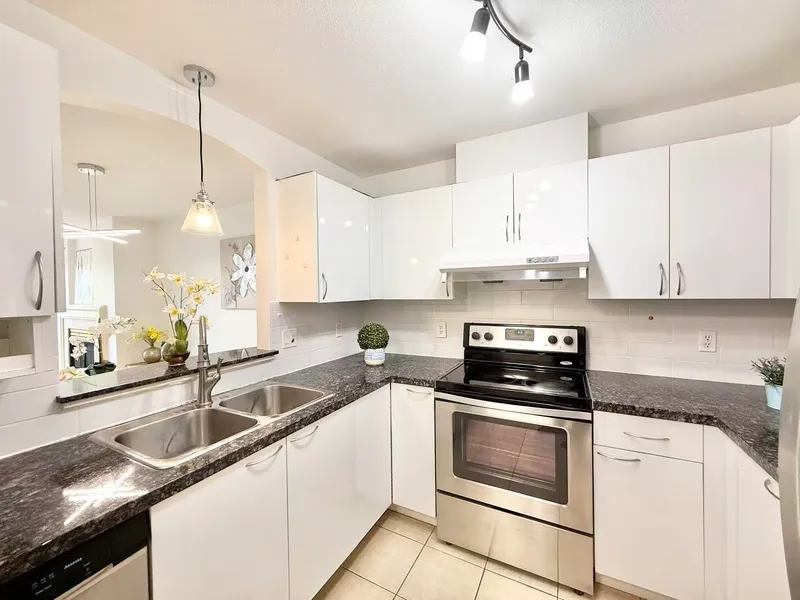 302 8200 JONES ROAD - photo 4 of 25