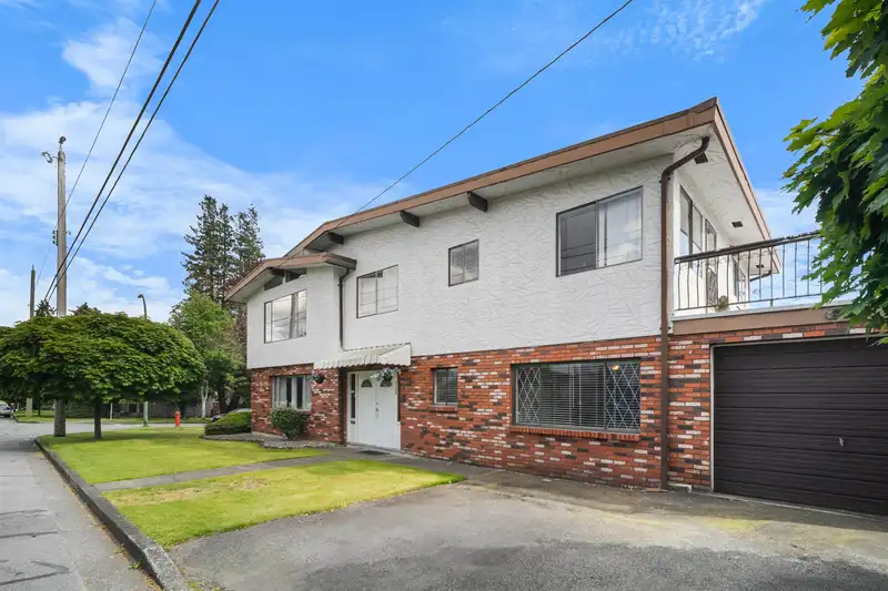 3120 PARKER STREET - photo 2 of 32