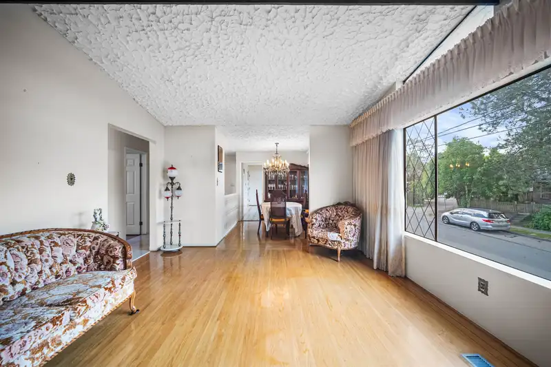 3120 PARKER STREET - photo 4 of 32