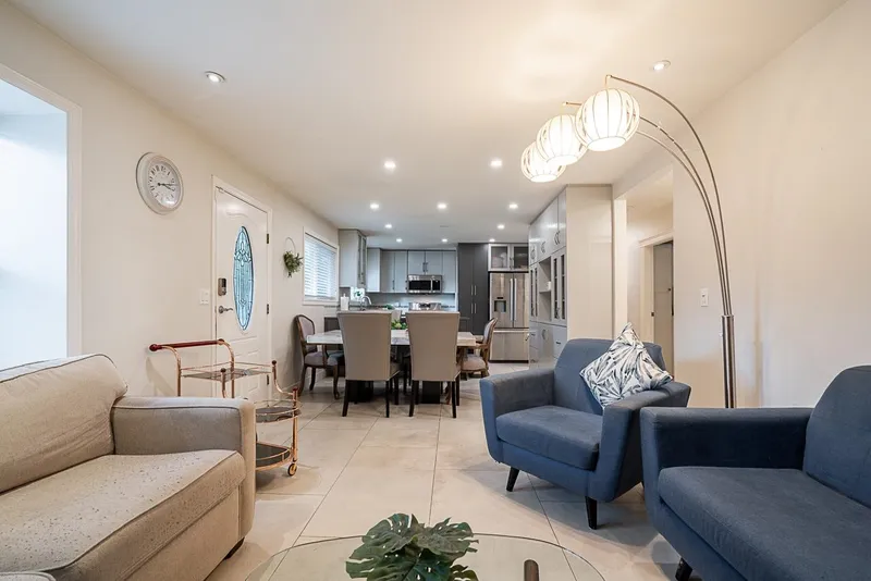 7802 139A STREET - photo 3 of 25