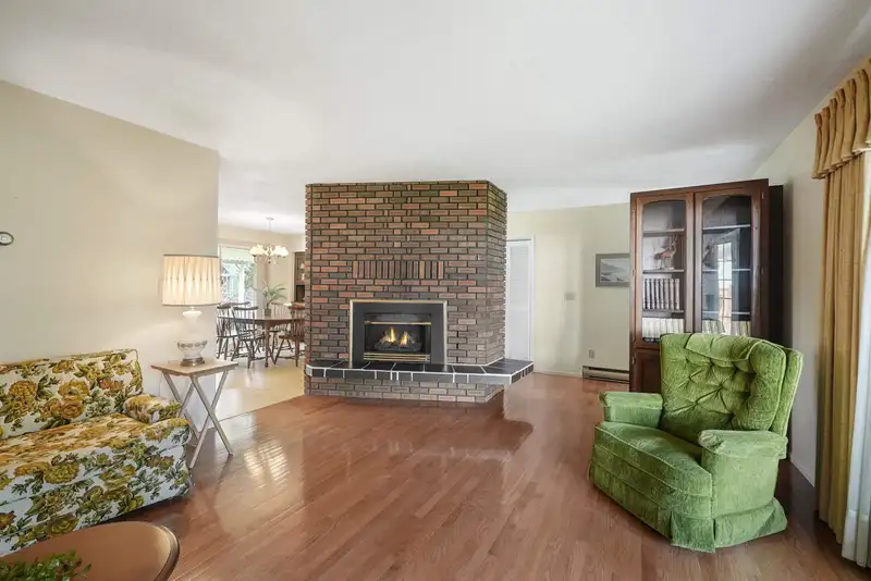 6172 184 STREET - photo 4 of 33