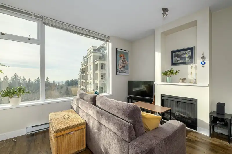 509 9298 UNIVERSITY CRESCENT - photo 4 of 25