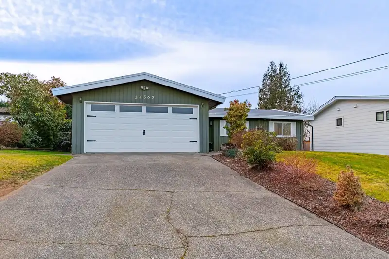 34567 HURST CRESCENT - photo 1 of 40