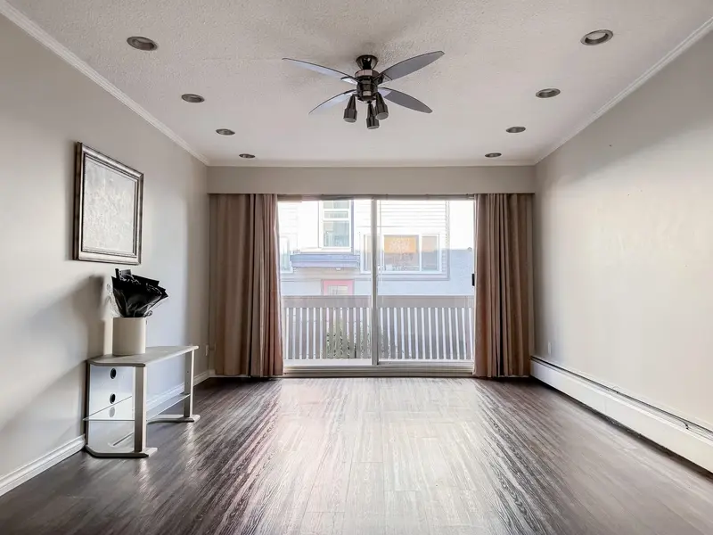 211 910 FIFTH AVENUE - photo 2 of 13