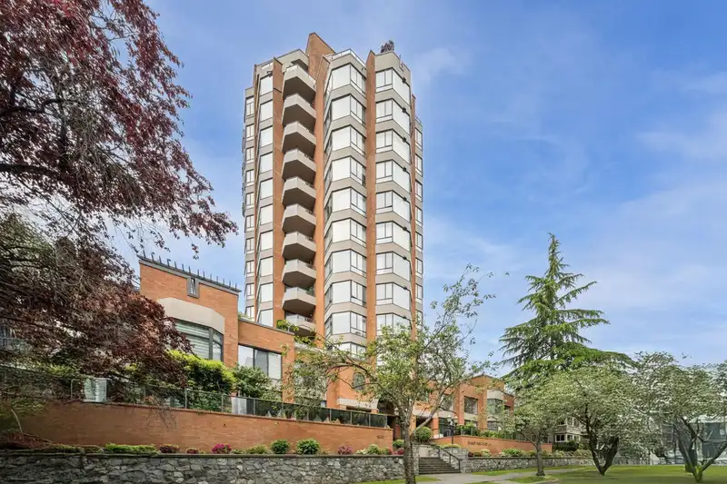 204 1860 ROBSON STREET - photo 1 of 33