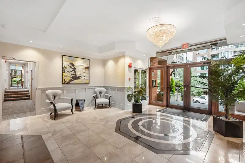 204 1860 ROBSON STREET - photo 4 of 33