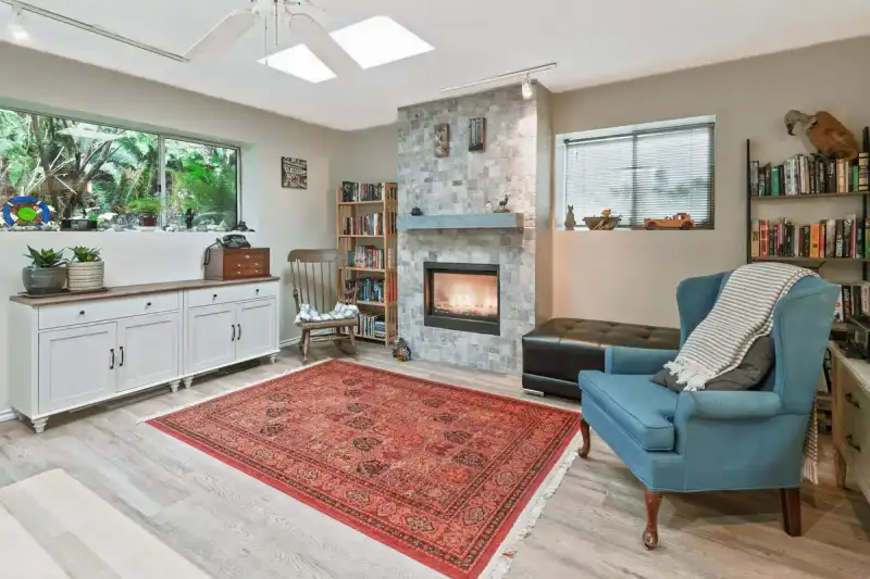 2133 HOPE STREET - photo 1 of 30