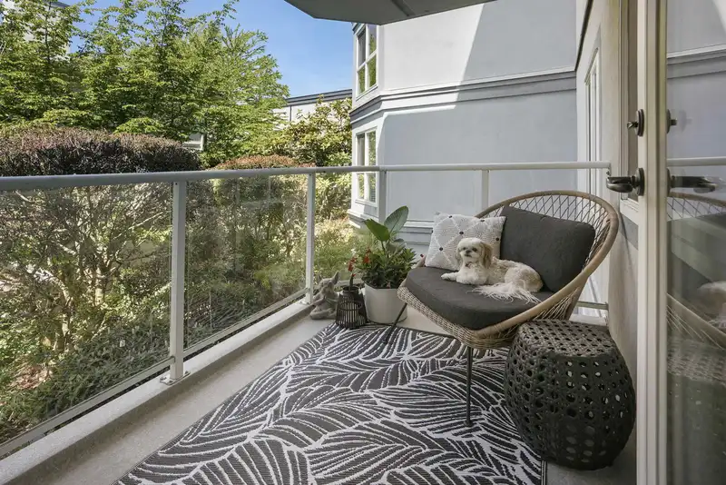 206 15941 MARINE DRIVE - photo 2 of 39