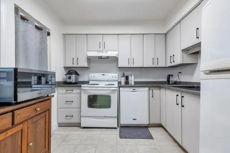 102 5224 204 STREET - photo 3 of 27
