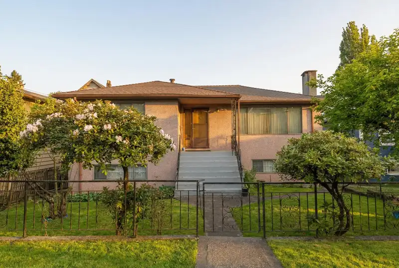 1955 TURNER STREET - photo 1 of 16