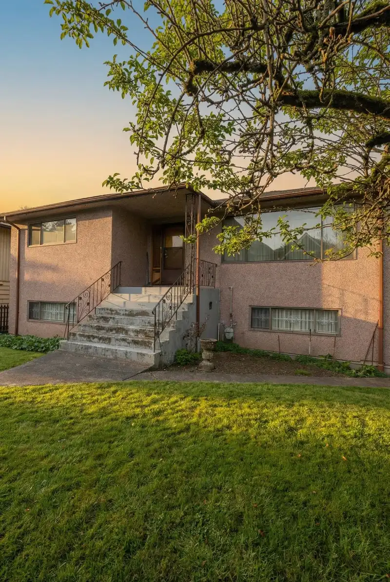 1955 TURNER STREET - photo 4 of 16