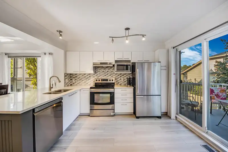 78 20560 66 AVENUE - photo 1 of 32