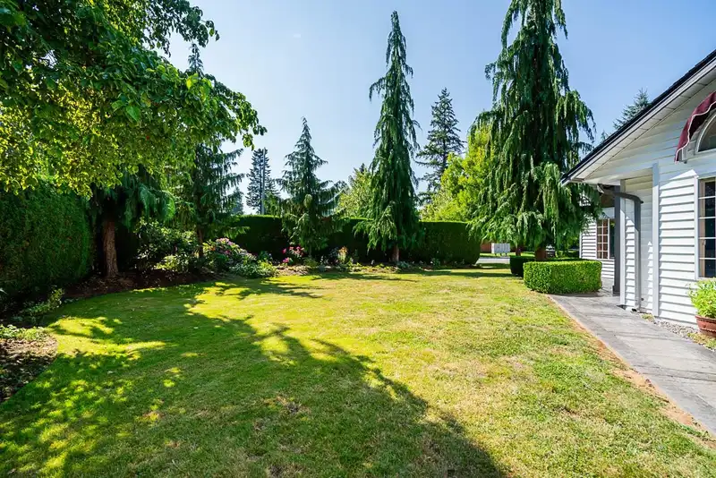 20561 93A AVENUE - photo 3 of 40