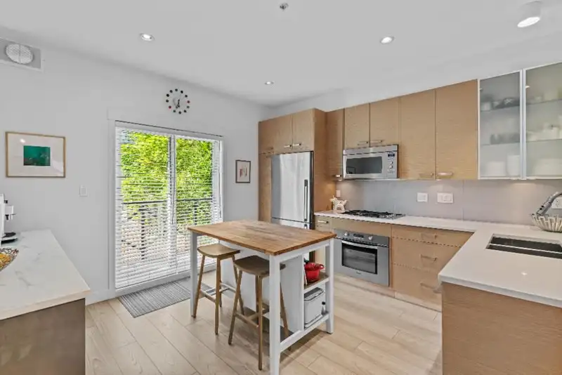 954 W 15TH AVENUE - photo 3 of 30