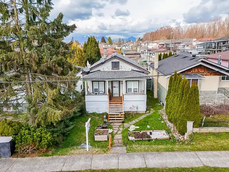 3065 E 45TH AVENUE - photo 1 of 8
