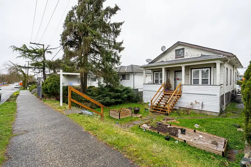 3065 E 45TH AVENUE - photo 2 of 8