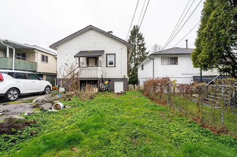 3065 E 45TH AVENUE - photo 4 of 8