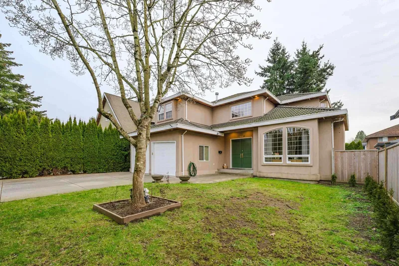 11076 84 AVENUE - photo 2 of 25