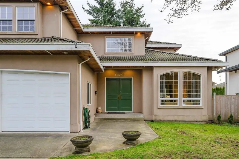 11076 84 AVENUE - photo 4 of 25