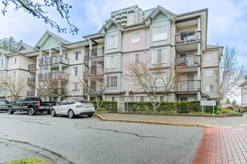101 14877 100 AVENUE - photo 1 of 37