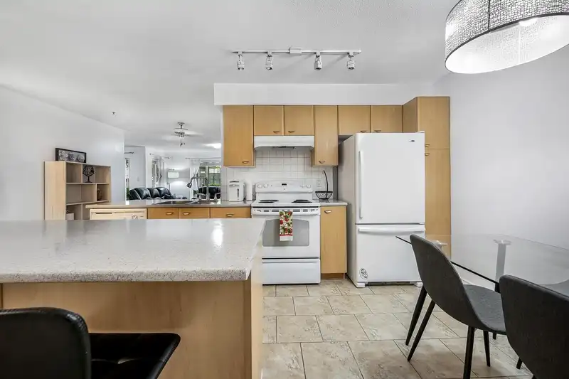 101 14877 100 AVENUE - photo 4 of 37