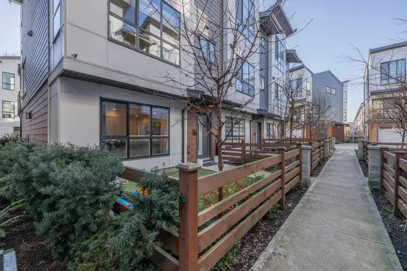 60 7177 194A STREET - photo 3 of 40