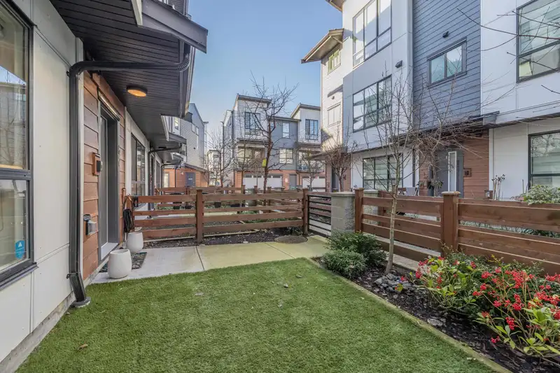 60 7177 194A STREET - photo 4 of 40