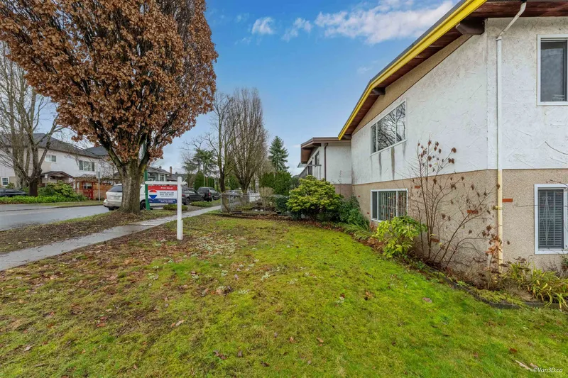 500 GILMORE AVENUE - photo 2 of 25