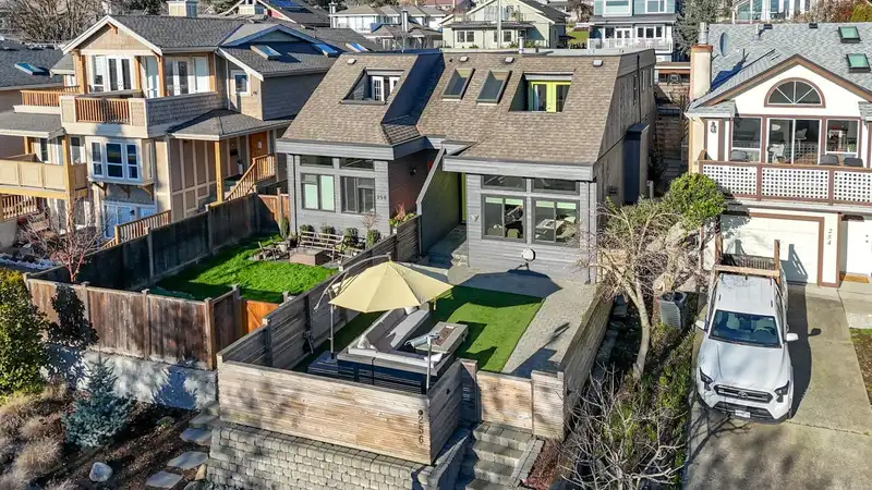 256 W 5TH STREET - photo 2 of 40