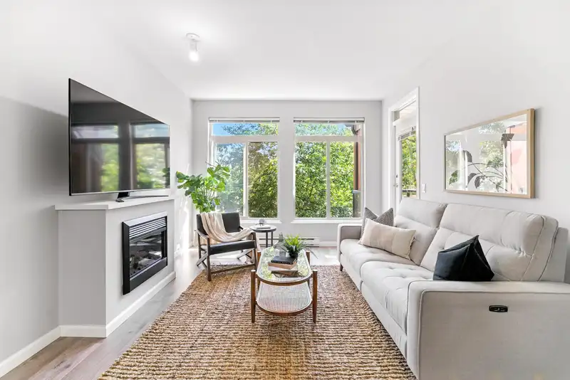 301 15385 101A AVENUE - photo 1 of 40