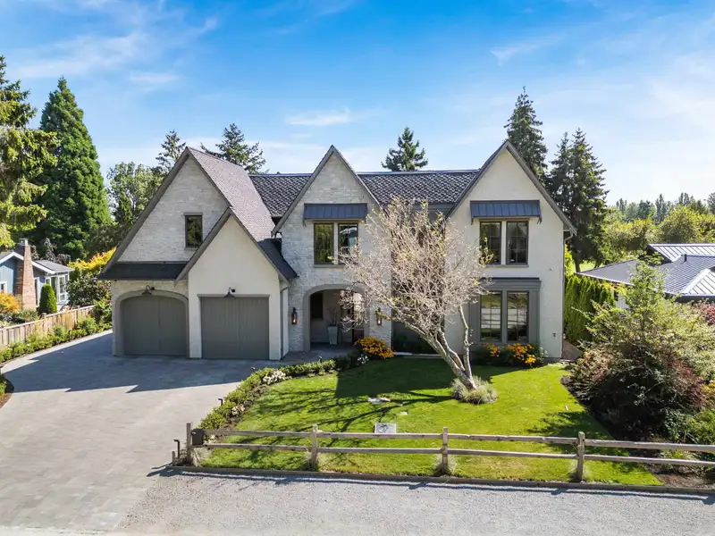 948 EDEN CRESCENT - photo 1 of 40