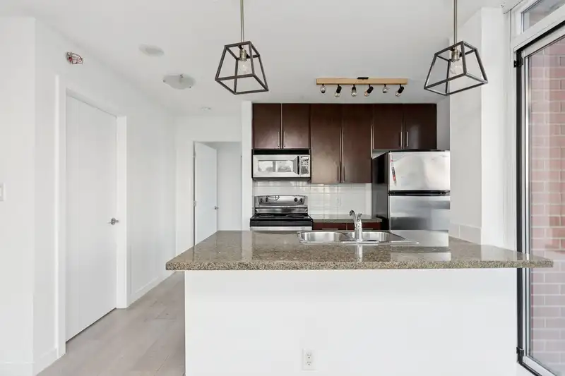 1609 688 ABBOTT STREET - photo 4 of 28