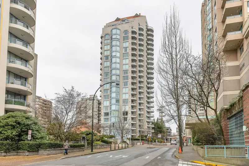 1904 719 PRINCESS STREET - photo 1 of 40