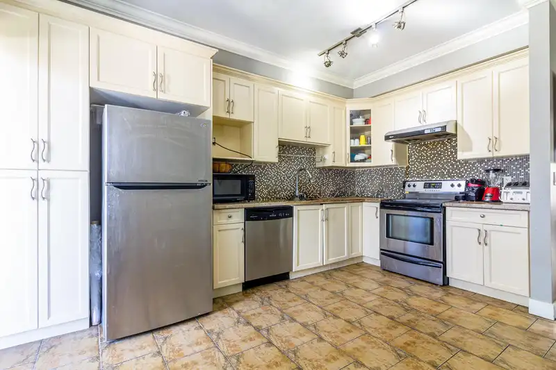 25 7156 144 STREET - photo 3 of 22