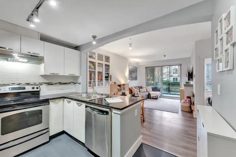 308 7478 BYRNEPARK WALK - photo 3 of 33