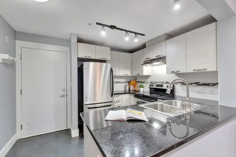 308 7478 BYRNEPARK WALK - photo 4 of 33