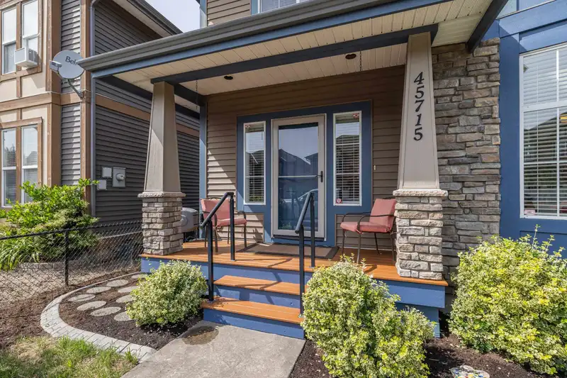 45715 SAFFLOWER CRESCENT - photo 3 of 40