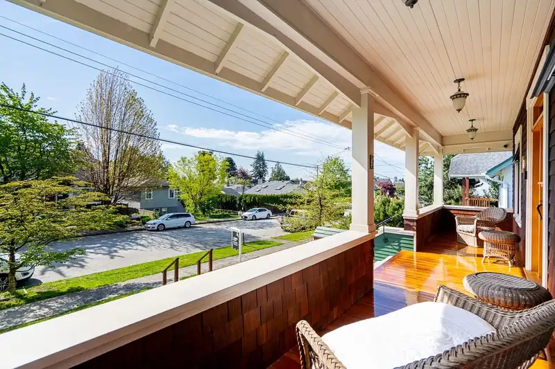909 DUBLIN STREET - photo 4 of 40