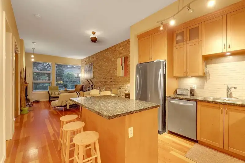 108 240 SALTER STREET - photo 1 of 38