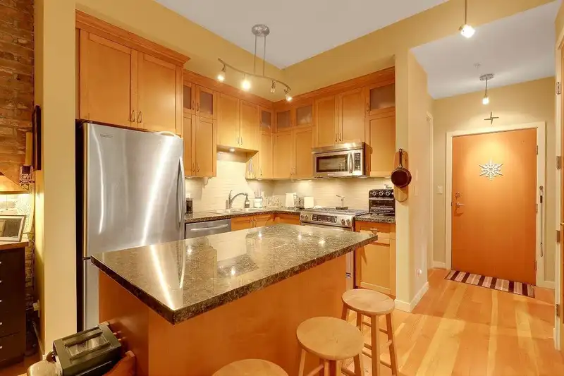 108 240 SALTER STREET - photo 2 of 38