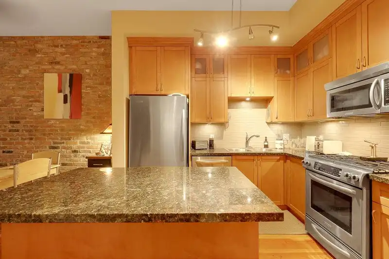 108 240 SALTER STREET - photo 4 of 38