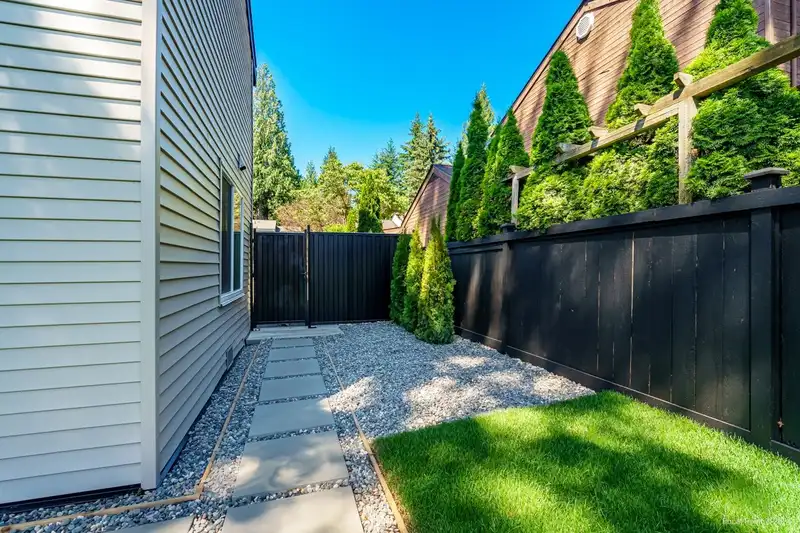 2582 BURIAN DRIVE - photo 4 of 40