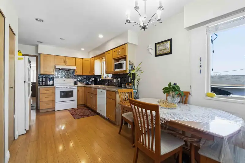 549 E 56TH AVENUE - photo 3 of 17
