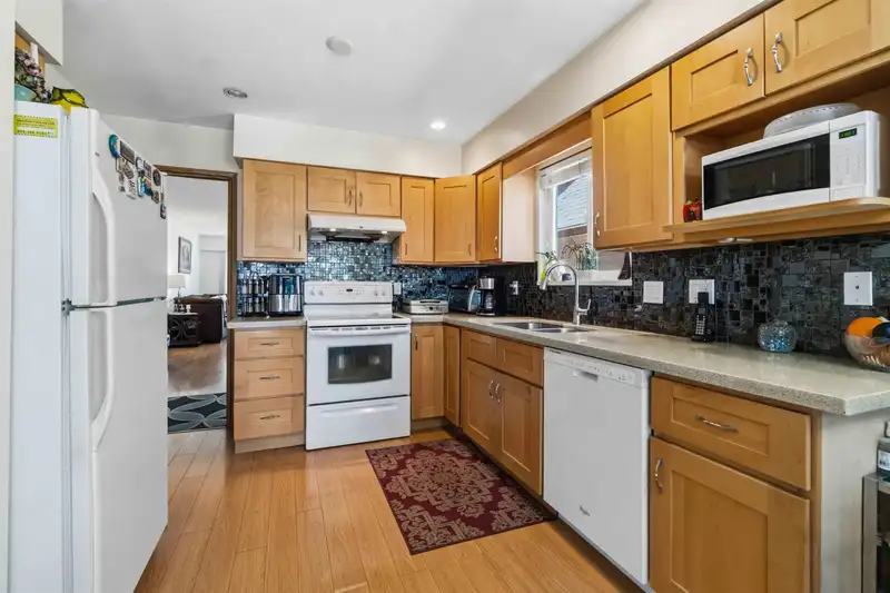 549 E 56TH AVENUE - photo 4 of 17