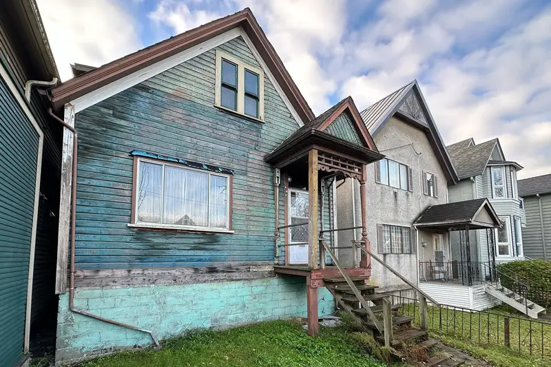 650 UNION STREET - photo 2 of 2