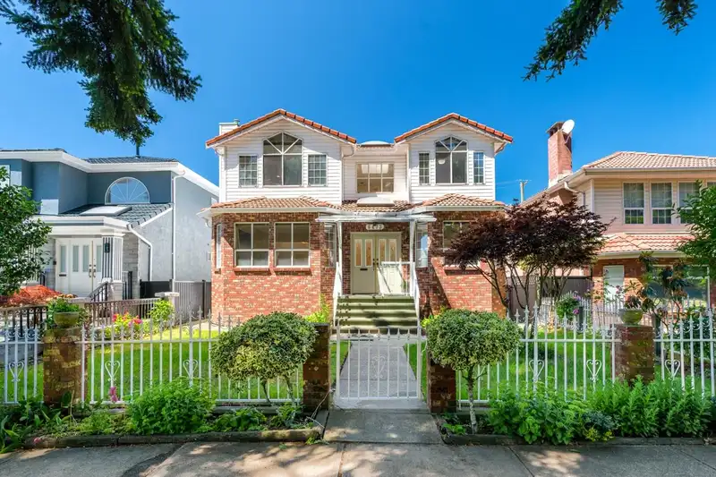 6473 GLADSTONE STREET - photo 1 of 32
